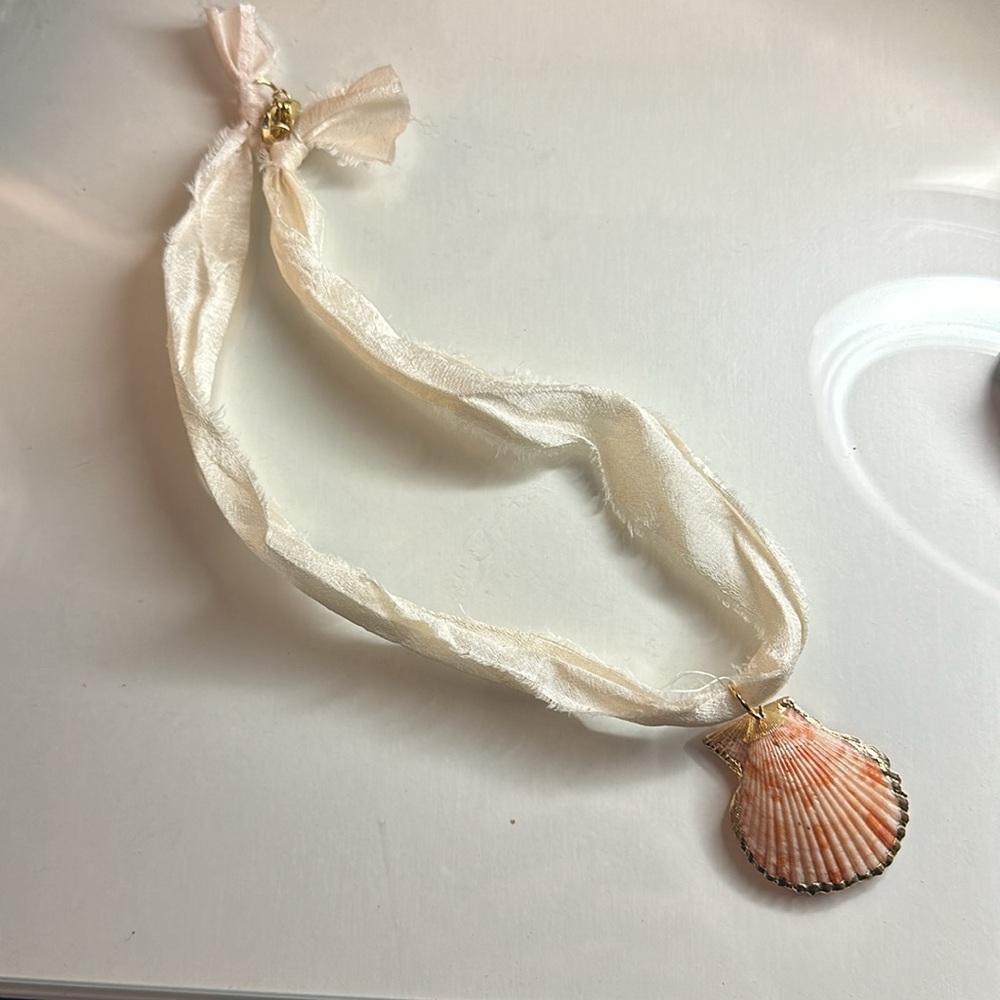 Coral Shell Ribbon Necklace